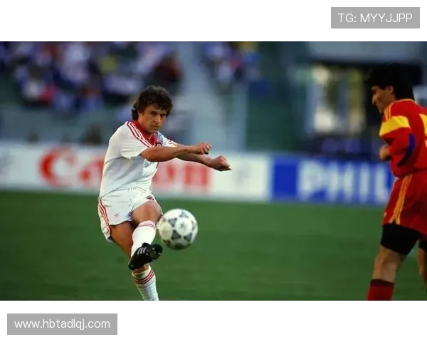 逐渐被遗忘的足球传奇人物与他们的辉煌岁月回顾